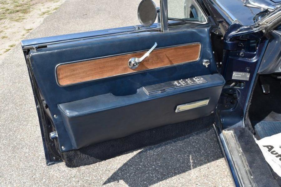 Детали интерьера Lincoln Continental Limousine (53A) 1963 года  (фото 12 из 27)
